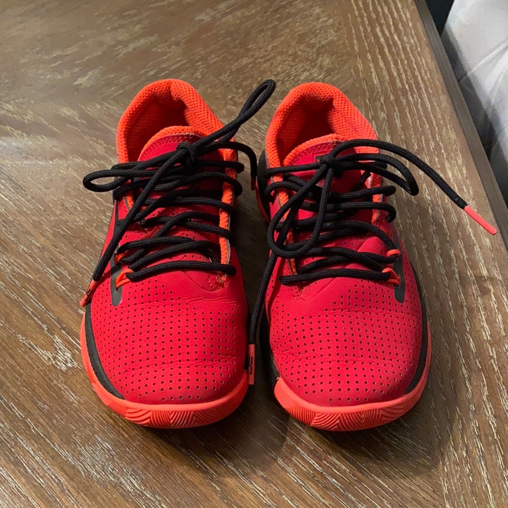 Boys Seth Curry sneakers